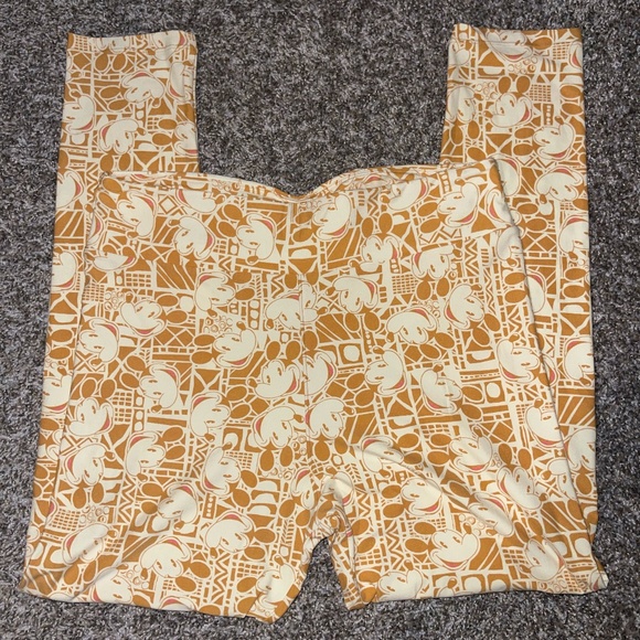 🎉SALE 12/13-15‎ LuLaRoe Tall & Curvy Leggings (20 - Picture 3 of 5